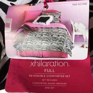 Full sized reversible comforter set *never used*